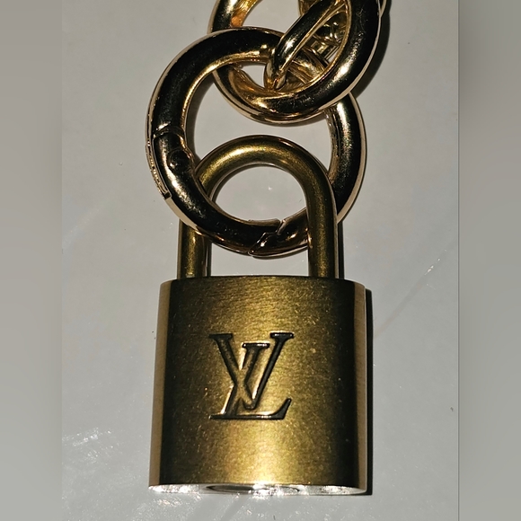 Louis Vuitton Lock 🔒 Necklace - Picture 4 of 9